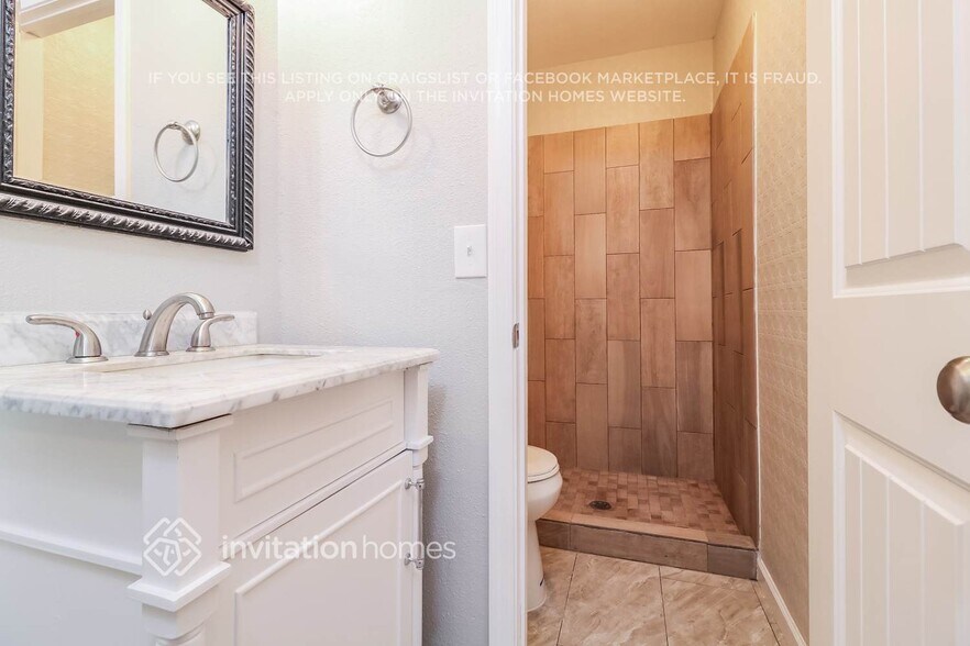 Building Photo - 4143 N 74th Dr