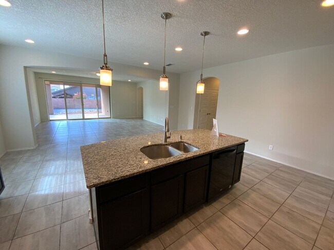 Building Photo - Beautiful 3 Bedroom Plus Office Recent Con...