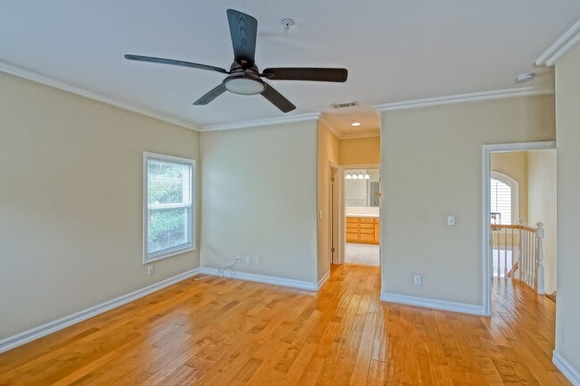 Building Photo - BEAUTIFUL, BRIGHT & AIRY 3BR2.5BA DETACHED TOWNHOME W/ LARGE 2-CAR GARAGE, WORKSHOP/BONUS ROOM, C...