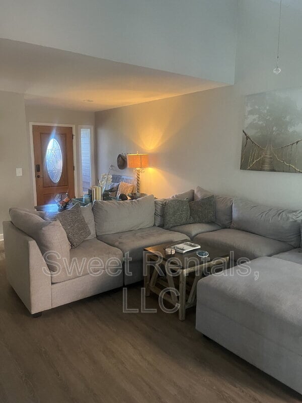 Building Photo - 47 Arabian Dr