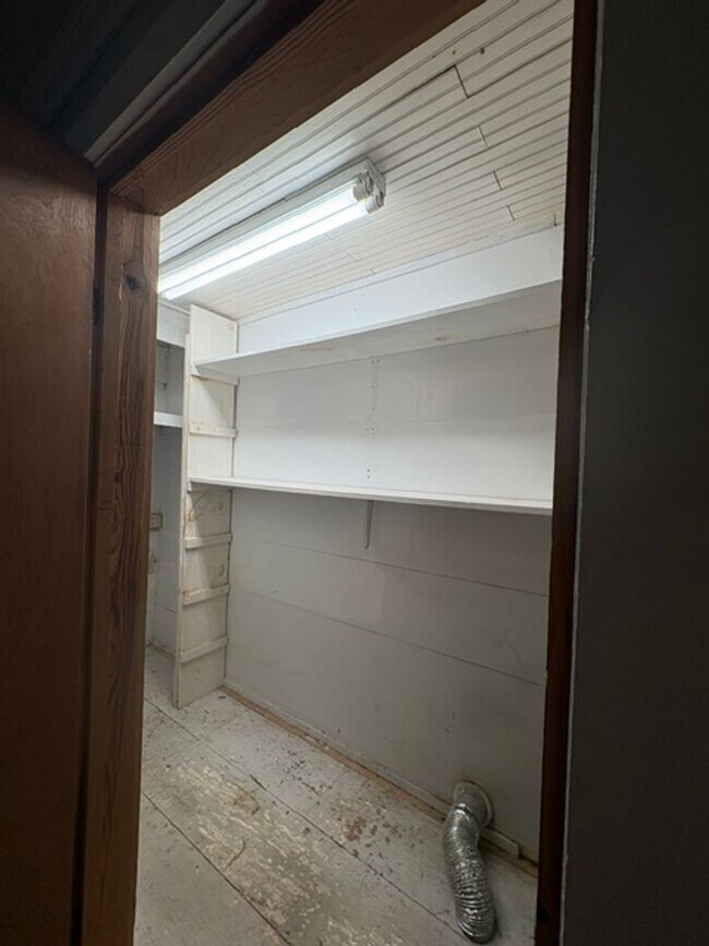 Building Photo - Renovated 2 Bedroom 1 Bath Home for Rent!!