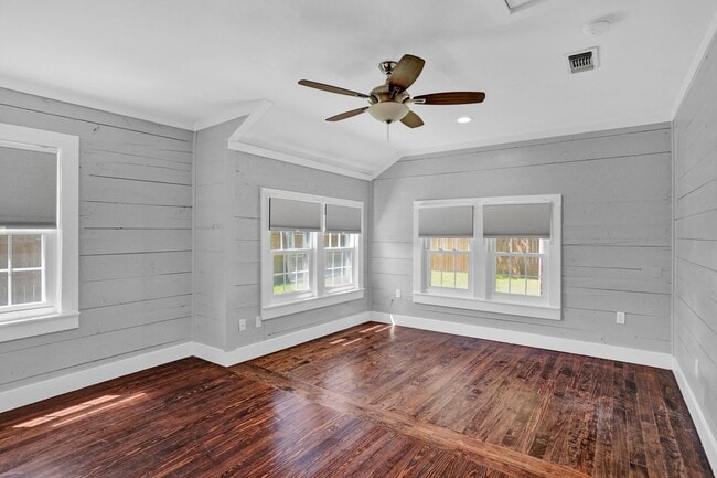 Building Photo - Cutest Cottage available Now in McKinney!