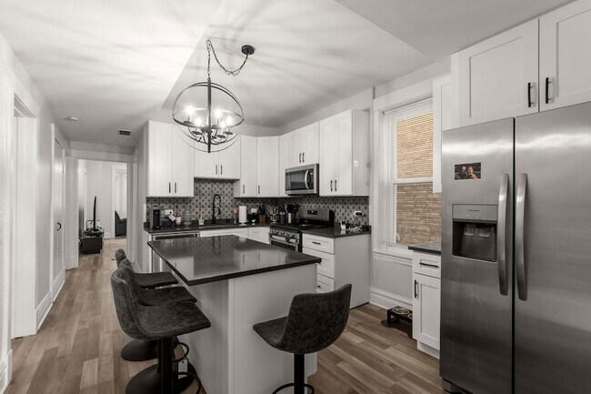 Building Photo - 2934 N Sawyer Ave