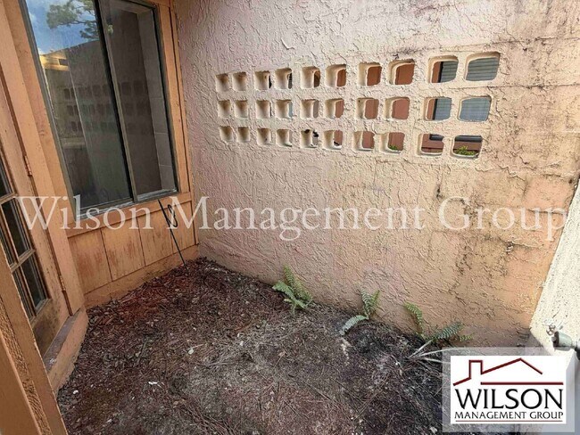 Building Photo - 220 Sunshower Ct