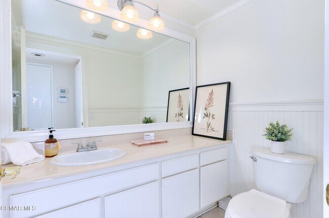 Building Photo - 5368 Rainwood St