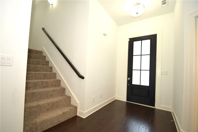 Building Photo - 4203 SW Bermuda Ave