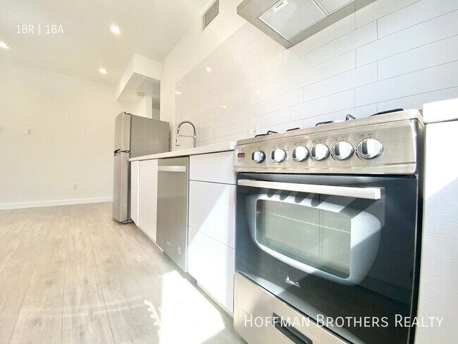 Building Photo - 2512 1/4 London St-1/4