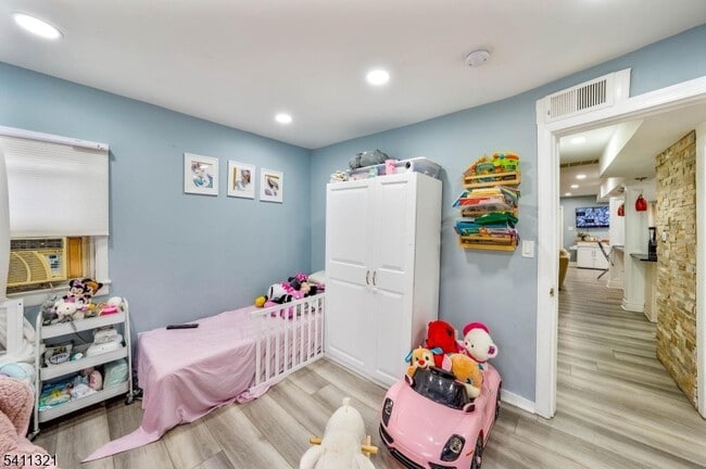 Building Photo - 376 Elmora Ave