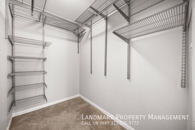 Building Photo - 6033 N Sheridan-Unit 35D