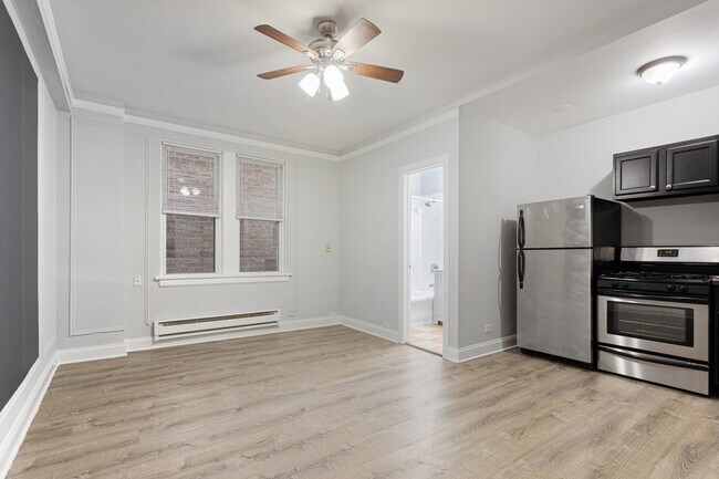 Primary Photo - 5860 N Kenmore Ave