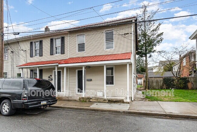 Building Photo - 606 North St