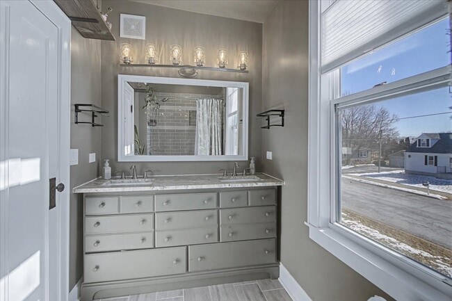 Building Photo - 136 E Jackson St