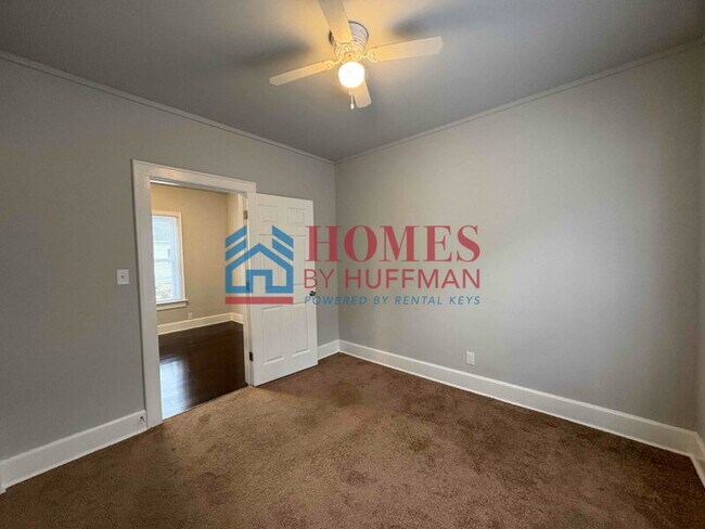 Building Photo - Two Bedroom House | Move in Ready