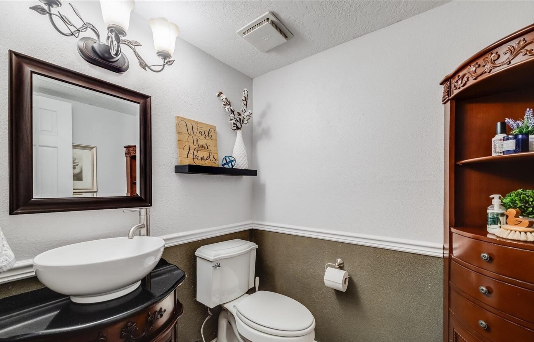Building Photo - 7370 Devinney Ct
