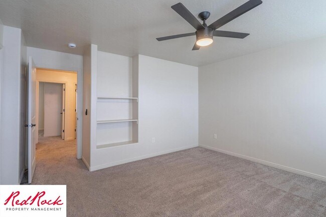 Building Photo - Cozy Townhome with Community Pool
