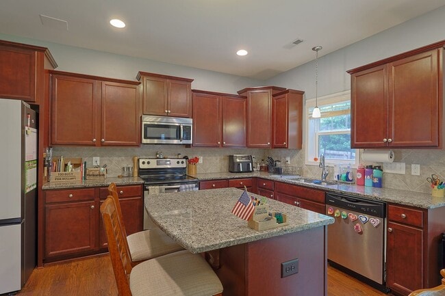 Building Photo - NEW LISTING!!!!!