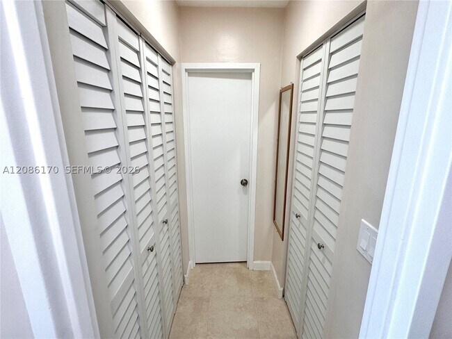Building Photo - 2899 Collins Ave