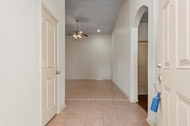 Building Photo - 8734 Auburn Mane Dr