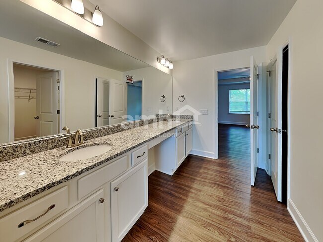 Building Photo - 4268 Longfellow Dr