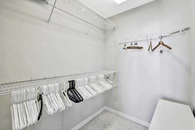 Building Photo - 17040 Willowcrest Way