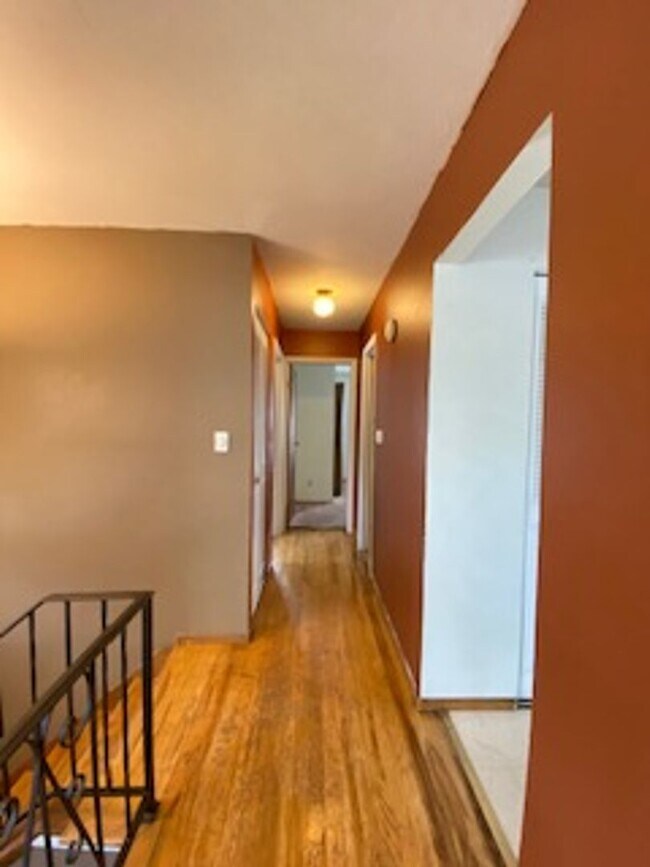 Building Photo - 3 Bedroom Home Available in Elkhart!