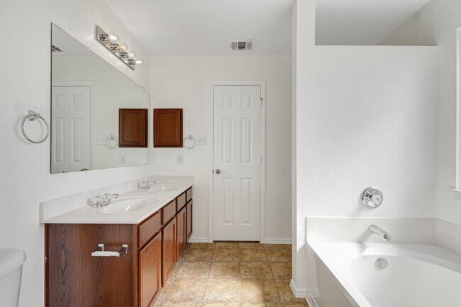 Building Photo - Monticello Ranch-Available Now-3Bd/3Ba
