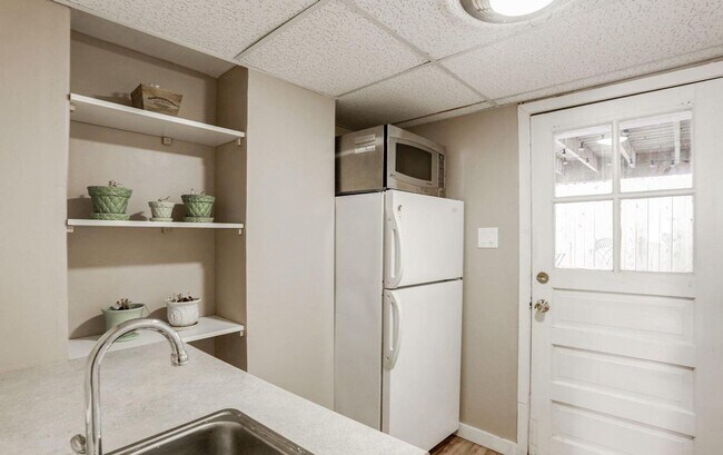 Building Photo - Spacious & Charming Victorian Row House in Burleith-Moments from Georgetown!