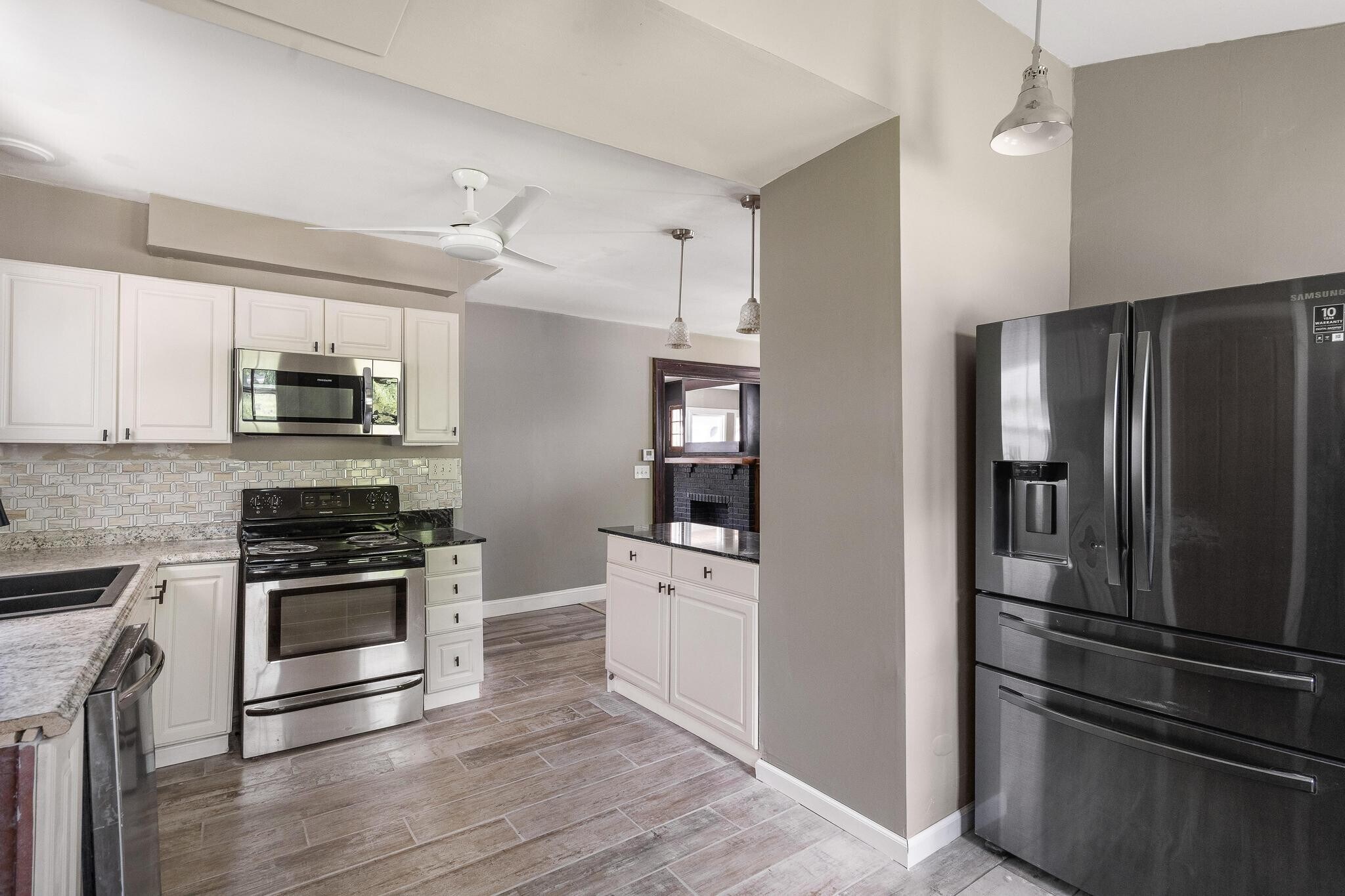 Building Photo - 135 W Hudson Ave