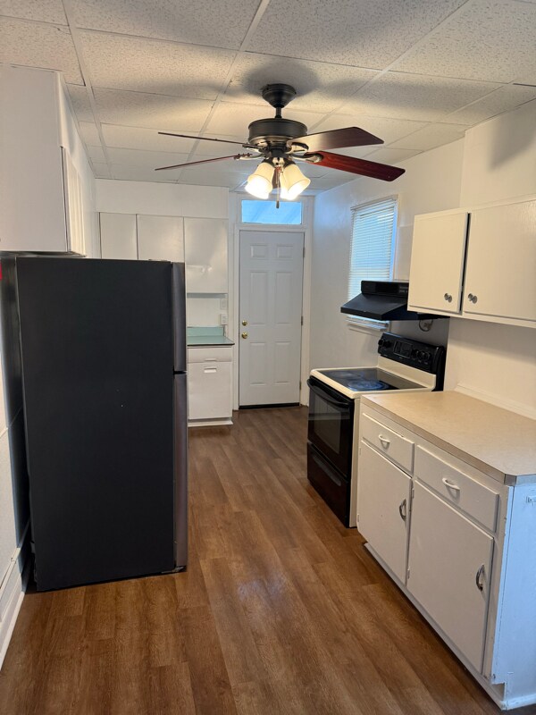 Building Photo - 526-14-1/2 S 14 1/2 St