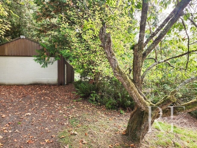 Building Photo - Waterfront Tudor | Private, Vintage Charm with Casita