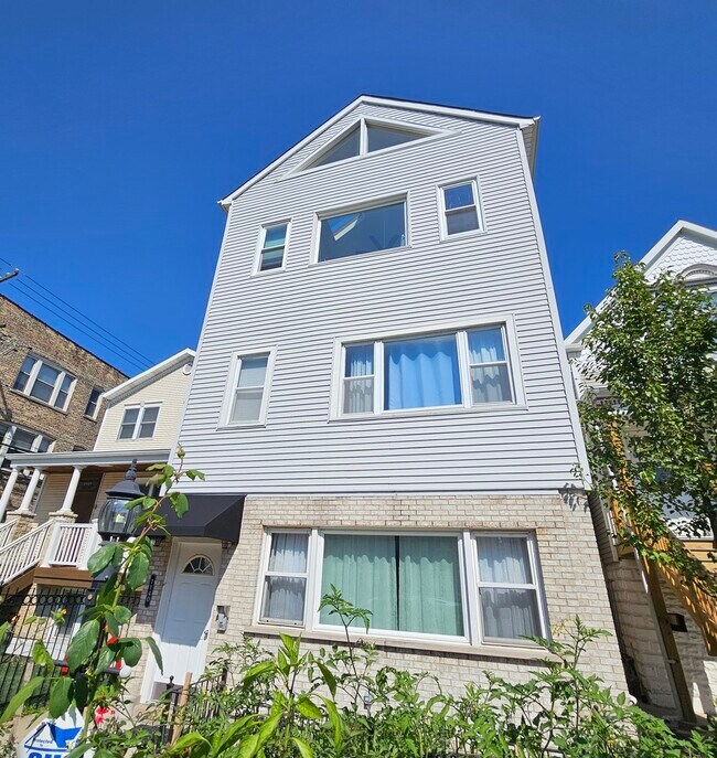 Primary Photo - 1140 W Barry Ave