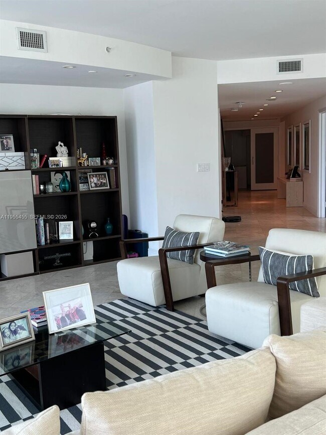 Building Photo - 19955 NE 38th Ct