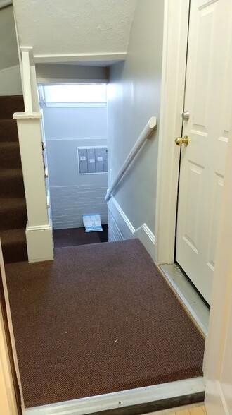 Building Photo - 325 Spring St