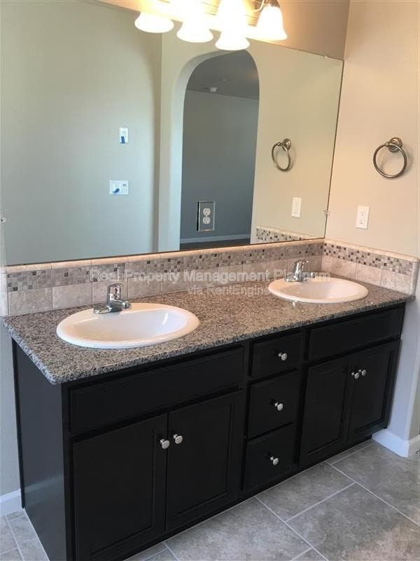 Building Photo - 1324 Royalty Way