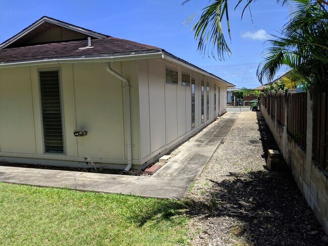 Building Photo - 323MUR