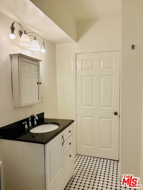 Building Photo - 2130 W 29th Pl