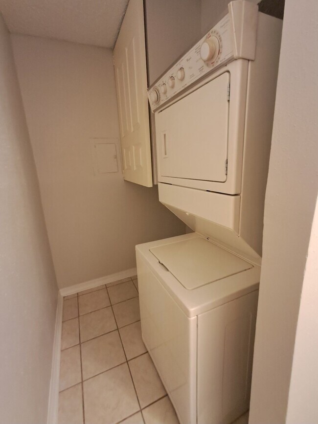 Building Photo - 714 Coolwood Dr