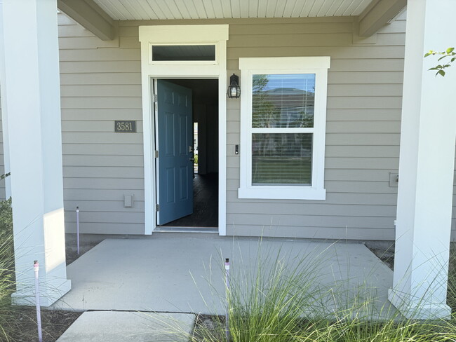 Building Photo - "Charming 2-Bedroom Townhouse Retreat with...