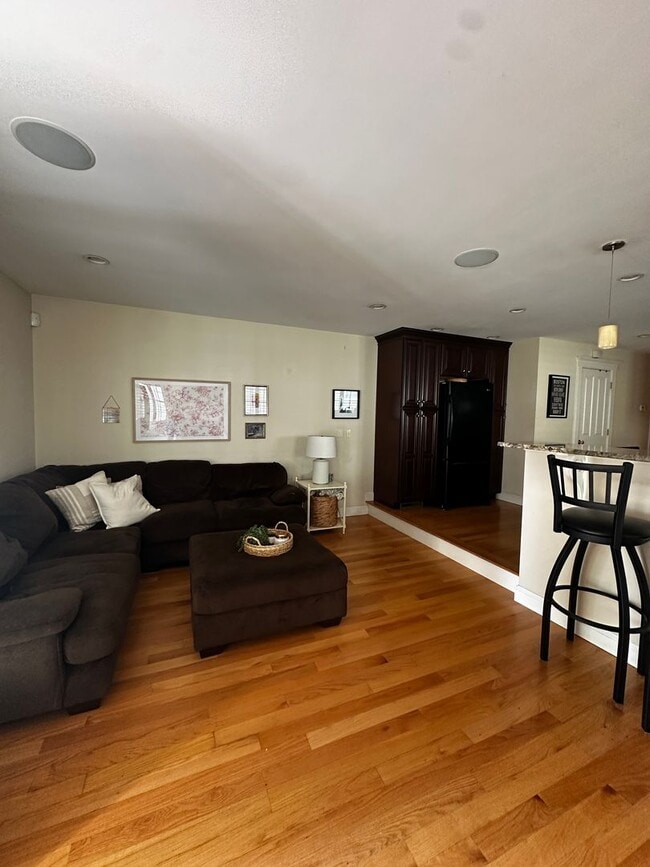 Primary Photo - No Brokers Fee! 3 Bed 2.5 Bath Single-Fami...