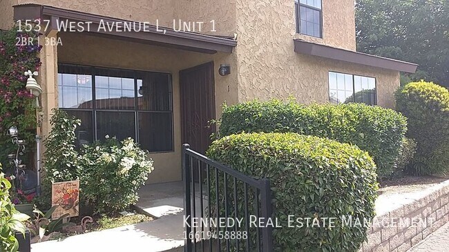 Primary Photo - Location, Location, Location! 2 Bedroom To...