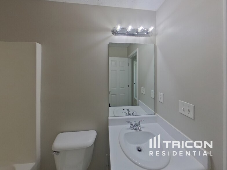 Building Photo - 1755 Miller Springs Dr