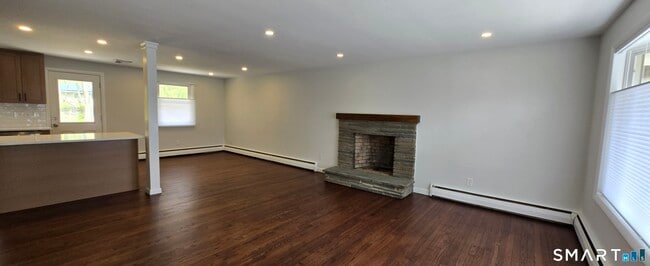 Building Photo - 63 Plumtree Ln