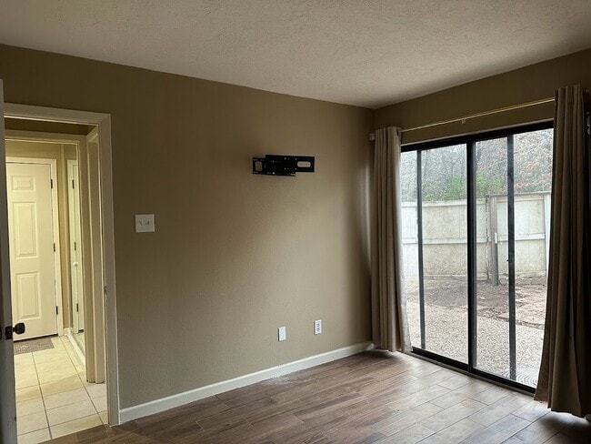 Building Photo - 24468 Country Clb Dr