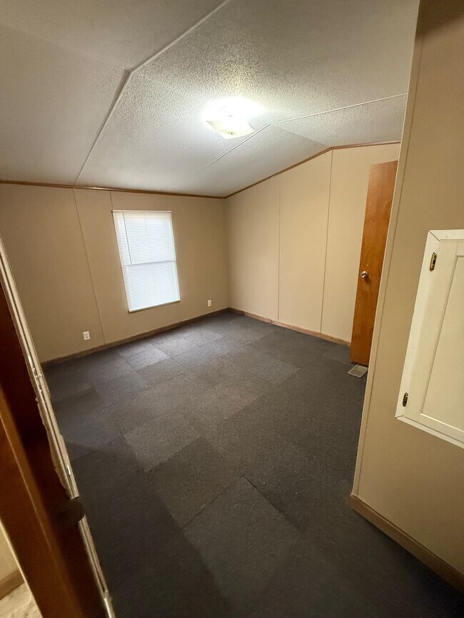 Building Photo - Mobile Home For Rent