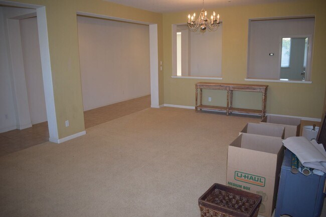 Building Photo - 607 Stoneygate Ct