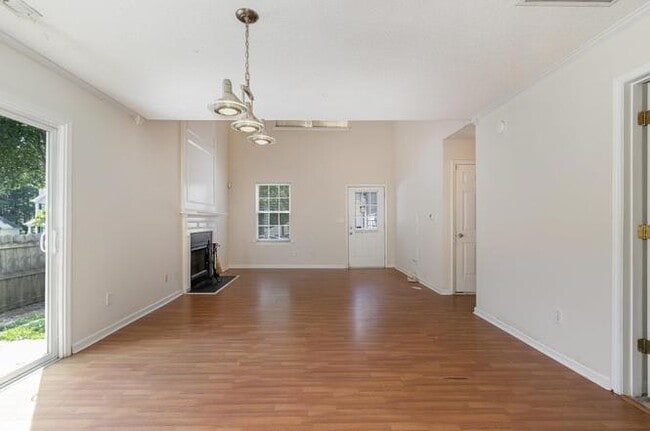 Building Photo - 3819 Northlake Dr