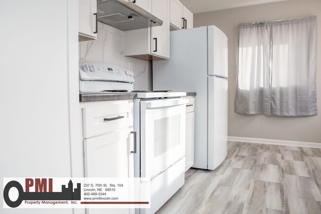 Building Photo - 820 S 38th St