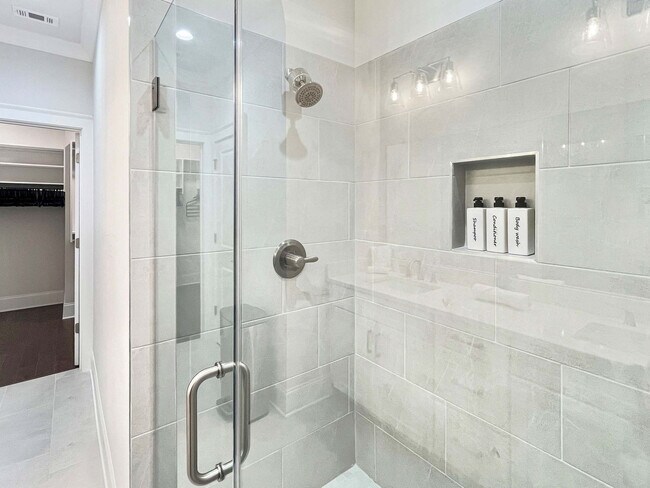 Building Photo - 401 Upper E Ave