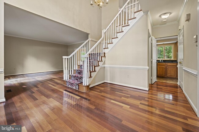 Building Photo - 7500 S Valley Dr