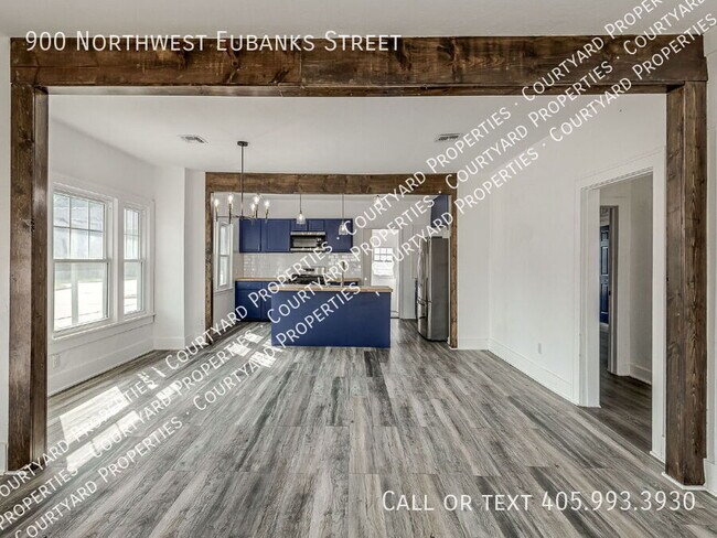 Building Photo - 900 NW Eubanks St